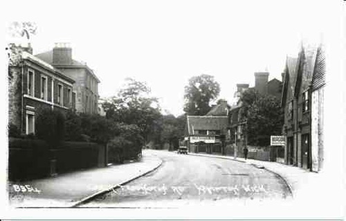 Lower Teddington Road in the 1920’s with three malthouses on the immediate right, the entrance to Burgoine’s boatyard and the outboard motor suppliers in the Imperial House malthouse. Lower Teddington Road in the 1920’s with three malthouses on the immediate right, the entrance to Burgoine’s boatyard and the outboard motor suppliers in the Imperial House malthouse.