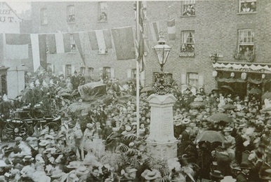 The crowds celebrating the inauguration of The Jubilee Fountain outside The Foresters. The ceremony was performed by Princess Hohenlohe (Queen Victoria’s niece) on 8th June 1898.