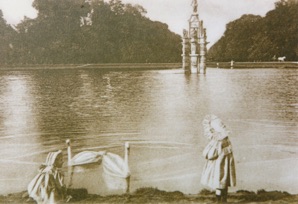 The Diana Fountain in Bushy Park. Originally created for Somerset House in the 1630s, the fountain has stood since 1713 in Bushy Park, and now forms a large traffic island in Chestnut Avenue. The Diana Fountain in Bushy Park. Originally created for Somerset House in the 1630s, the fountain has stood since 1713 in Bushy Park, and now forms a large traffic island in Chestnut Avenue.